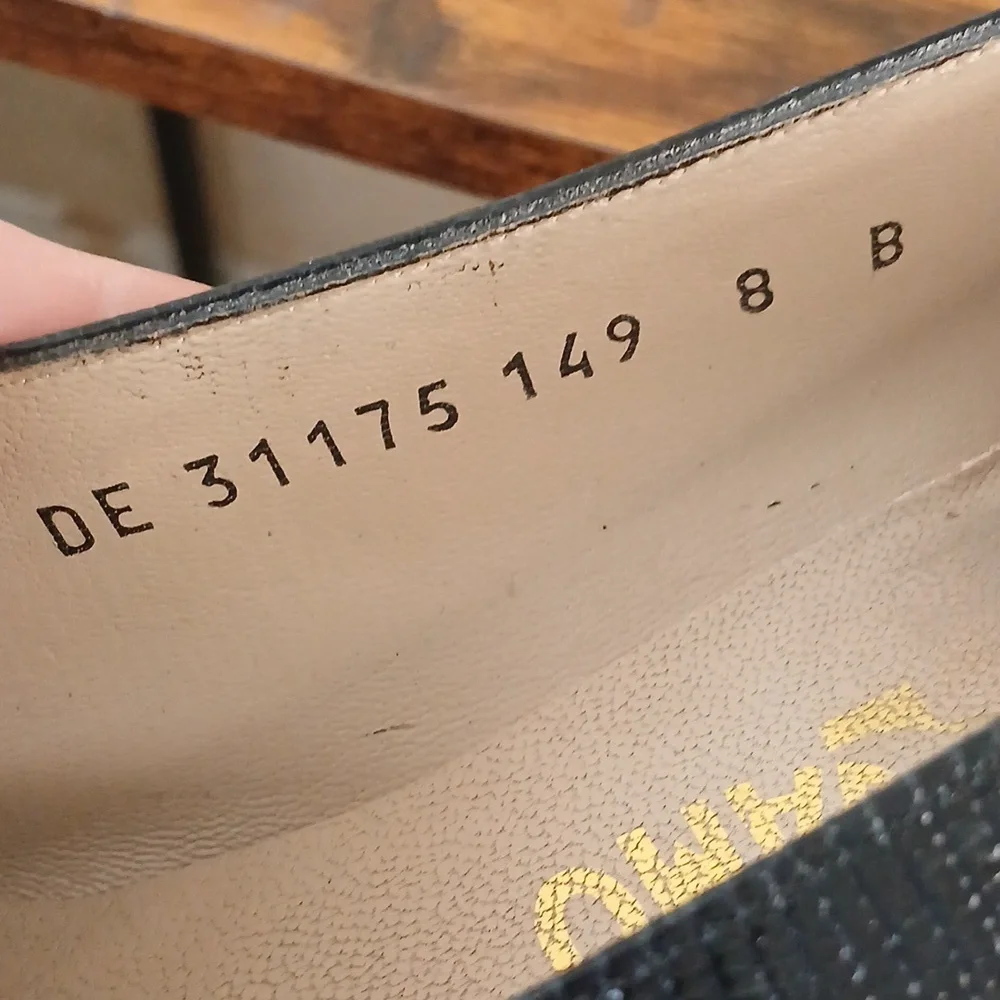 Salvatore Ferragamo Italian leather black kitten heels DE31175149 women's size8B - Picture 5 of 7